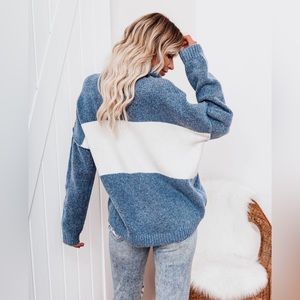 NWT! VICI - Mingle Colorblock Turtleneck Sweater - Blue & Ivory - Size Medium
